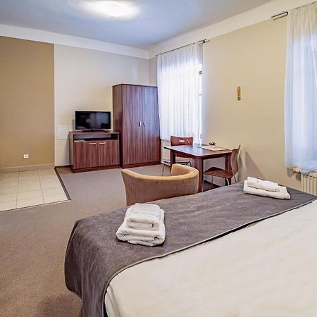 Relax Hotel Stork Lednice Kültér fotó
